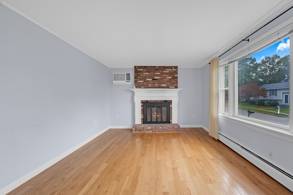 9 Lilah Cir Wakefield, MA 01880 9 Lilah Cir Wakefield, MA 01880