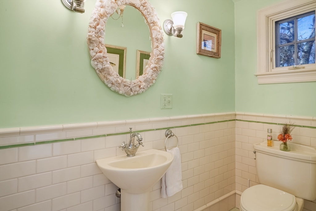 4 Nomans Watch Rd Aquinnah, MA 02535