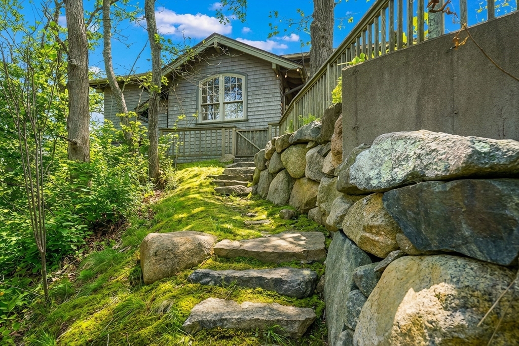 4 Nomans Watch Rd Aquinnah, MA 02535