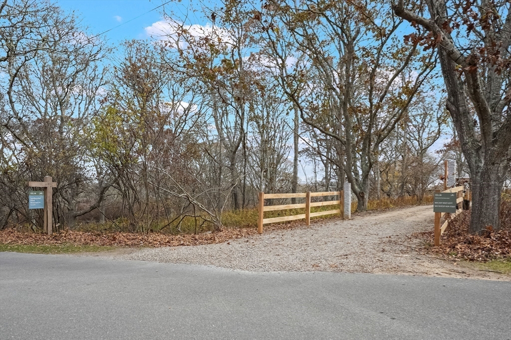 4 Nomans Watch Rd Aquinnah, MA 02535