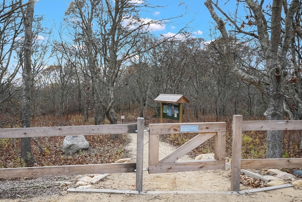 4 Nomans Watch Rd Aquinnah, MA 02535
