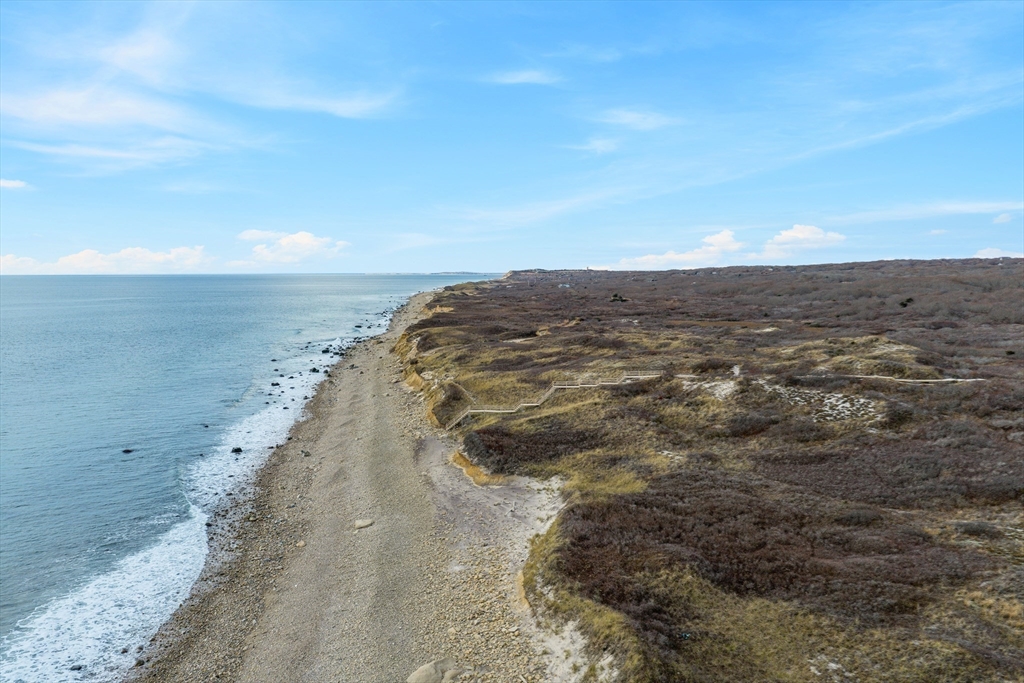 4 Nomans Watch Rd Aquinnah, MA 02535