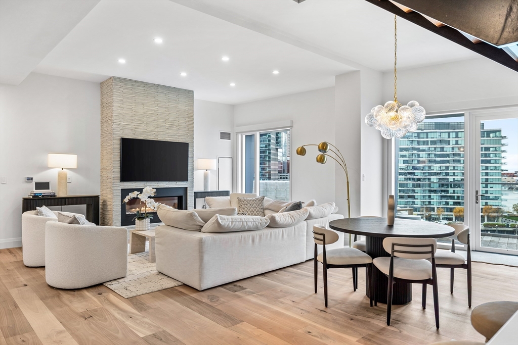 300 Pier 4th Blvd #PHR