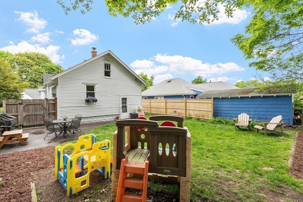 4 Western Ave Wakefield, MA 01880