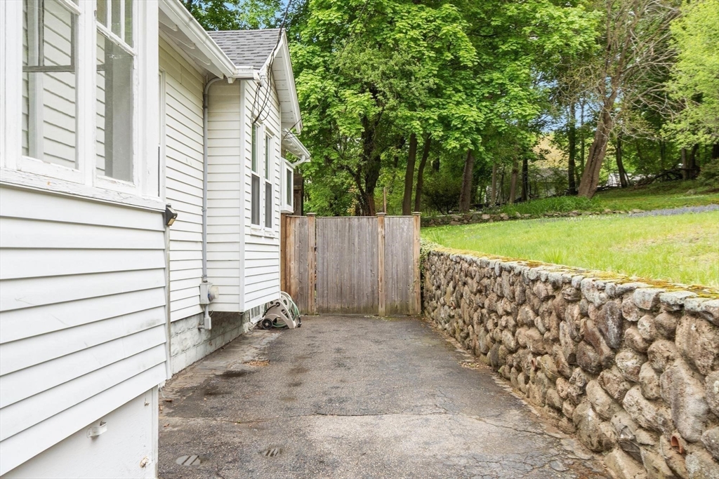 4 Western Ave Wakefield, MA 01880