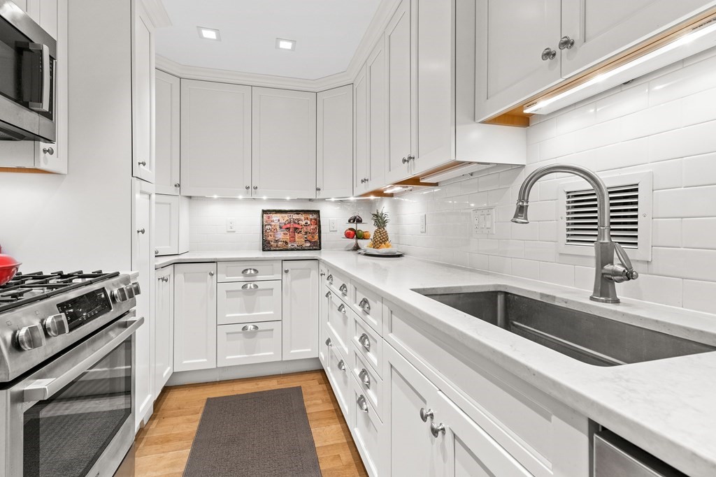 85 East India Row #9G