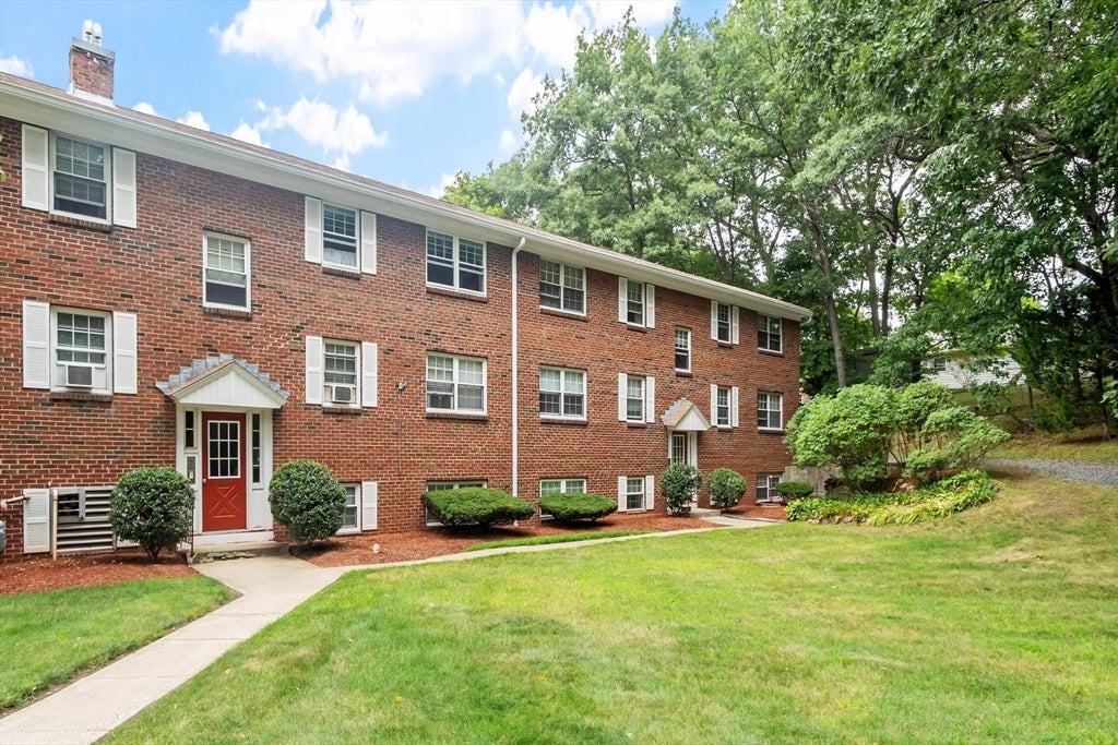 68 Preston St #2C Wakefield, MA 01880