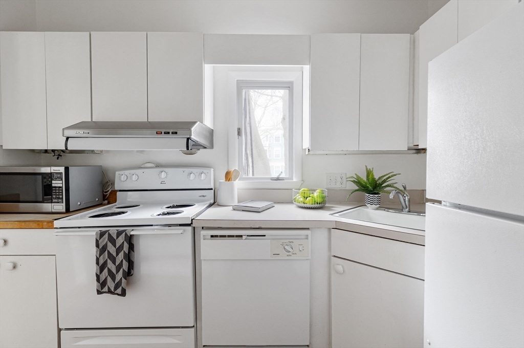 352 Harvard St #1C Cambridge, MA 02138