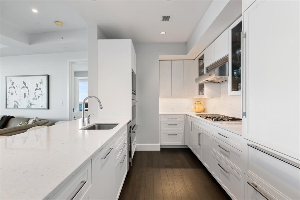 22 Liberty Dr #6F Boston, MA 02210