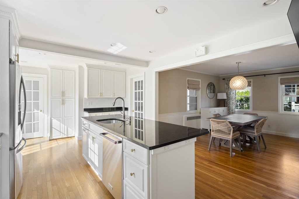 19 Lantern Ln Milton, MA 02186