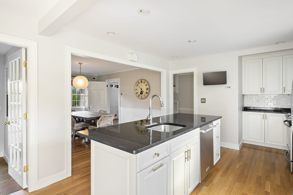 19 Lantern Ln Milton, MA 02186