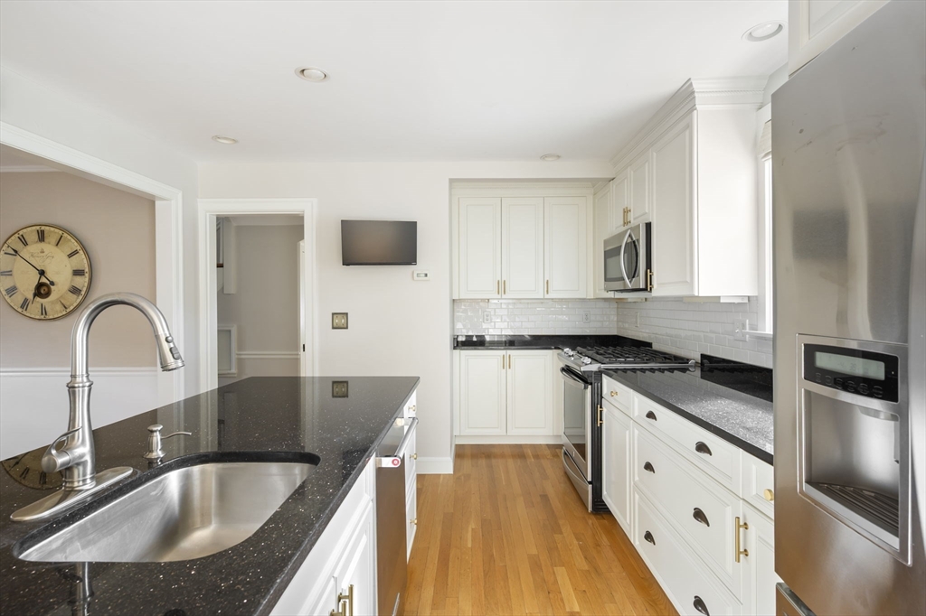 19 Lantern Ln Milton, MA 02186