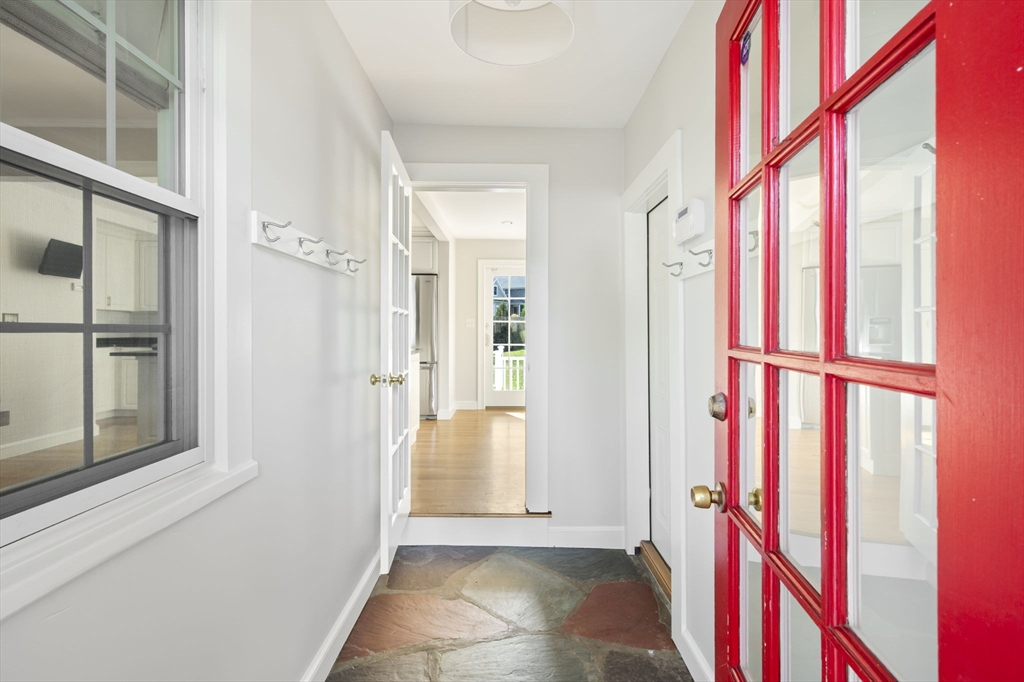 19 Lantern Ln Milton, MA 02186