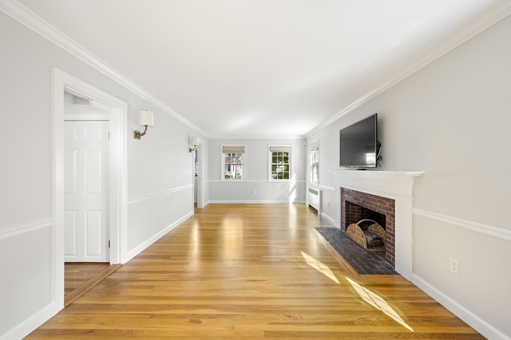 19 Lantern Ln Milton, MA 02186