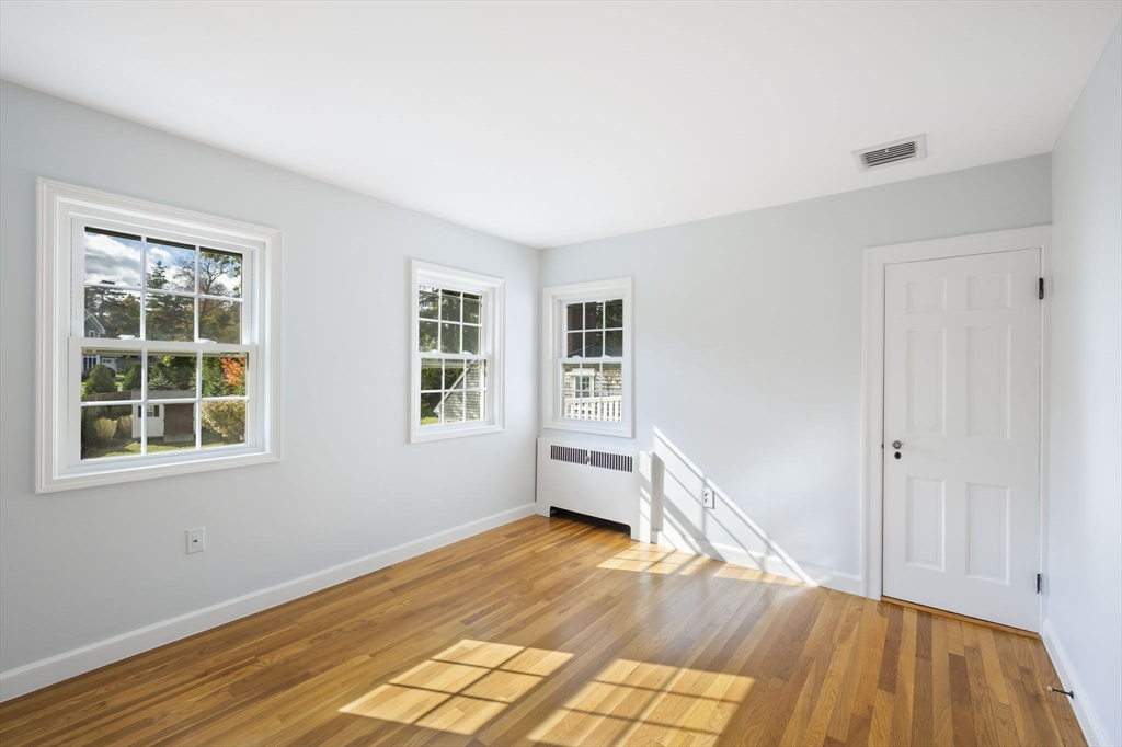 19 Lantern Ln Milton, MA 02186