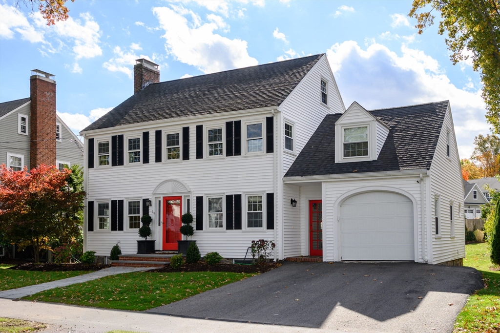 19 Lantern Ln Milton, MA 02186