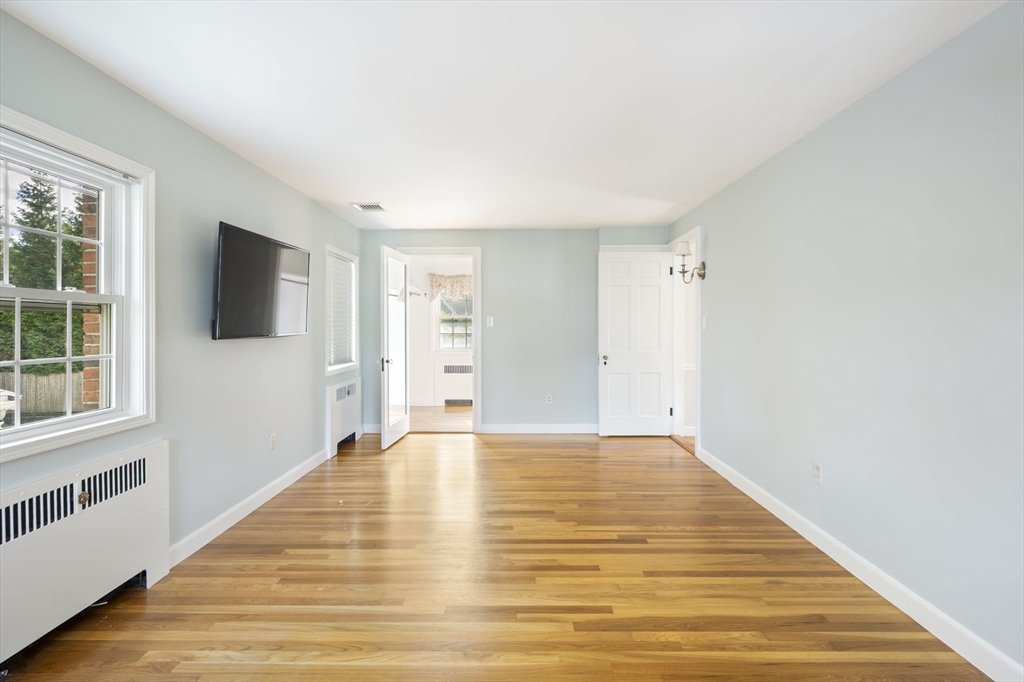 19 Lantern Ln Milton, MA 02186