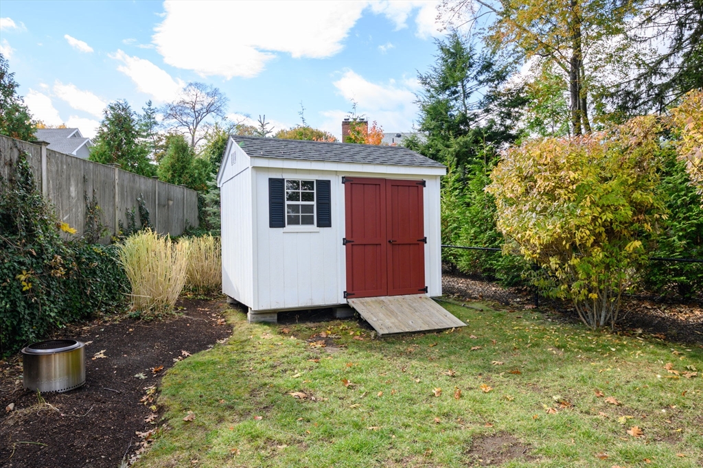19 Lantern Ln Milton, MA 02186