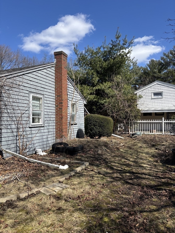 2 Savin Rd Wakefield, MA 01880