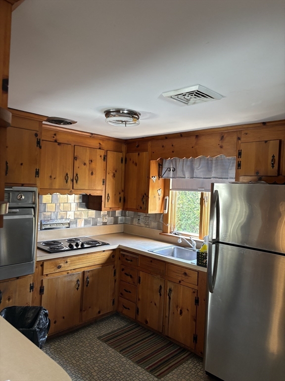 2 Savin Rd Wakefield, MA 01880