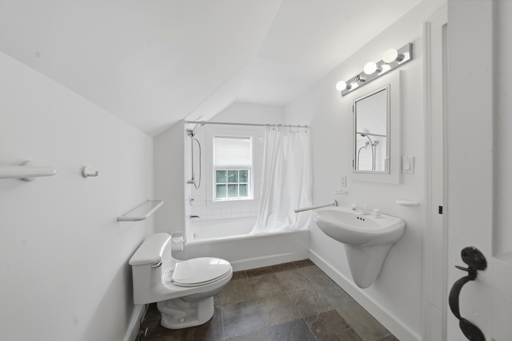 91 Plantingfield Way Edgartown, MA 02539