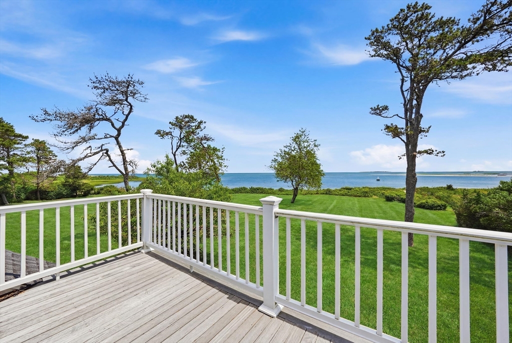 91 Plantingfield Way Edgartown, MA 02539