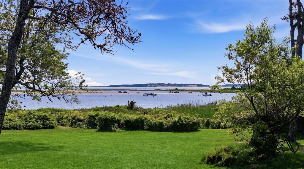 91 Plantingfield Way Edgartown, MA 02539