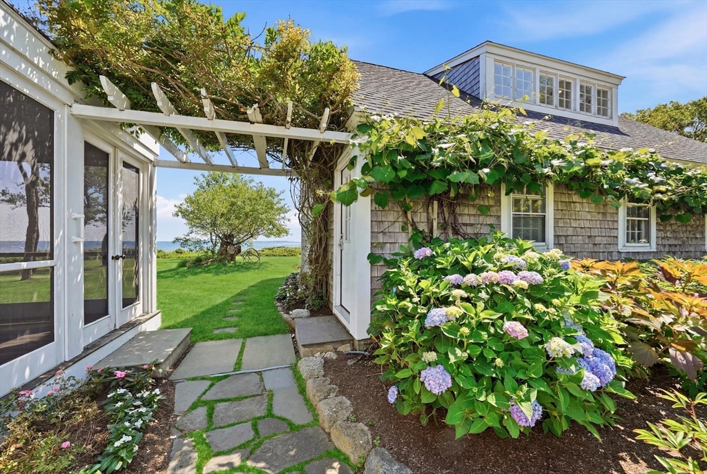 91 Plantingfield Way Edgartown, MA 02539