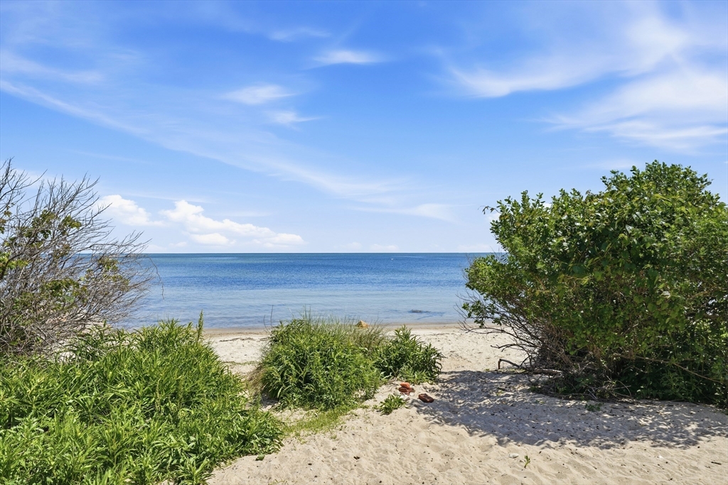 91 Plantingfield Way Edgartown, MA 02539