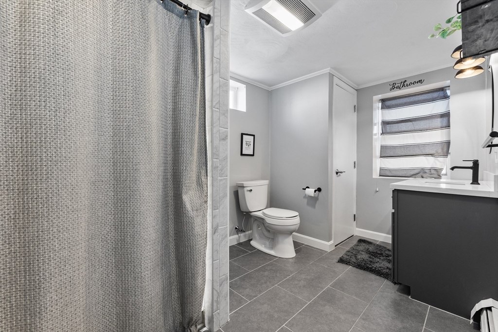 3 Suntaug St Lynnfield, MA 01940