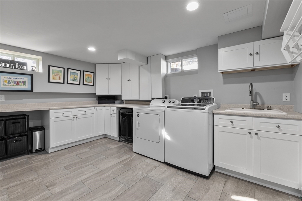 3 Suntaug St Lynnfield, MA 01940