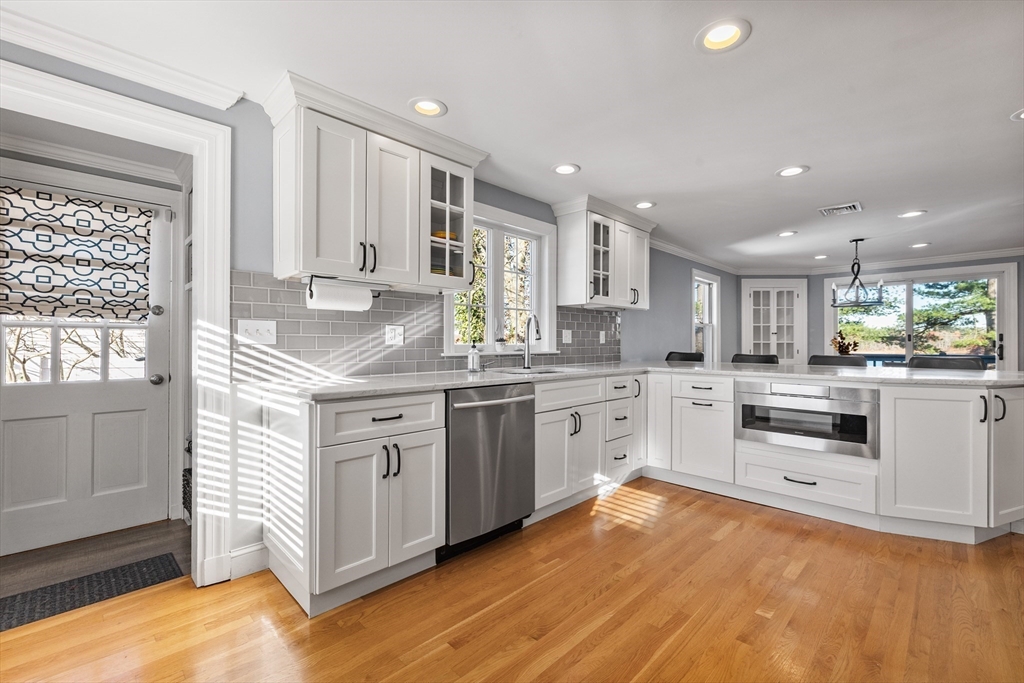 3 Suntaug St Lynnfield, MA 01940