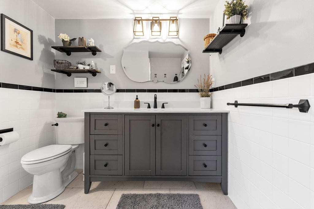 3 Suntaug St Lynnfield, MA 01940