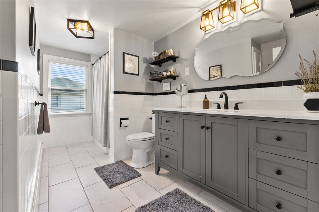 3 Suntaug St Lynnfield, MA 01940