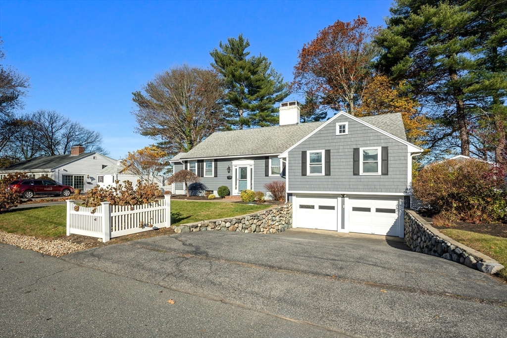 3 Suntaug St Lynnfield, MA 01940