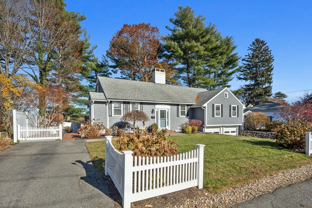 3 Suntaug St Lynnfield, MA 01940