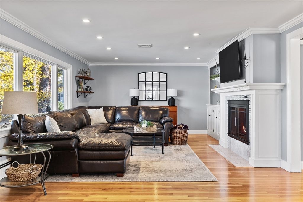 3 Suntaug St Lynnfield, MA 01940