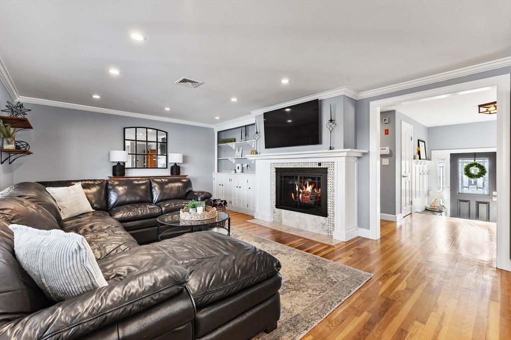 3 Suntaug St Lynnfield, MA 01940