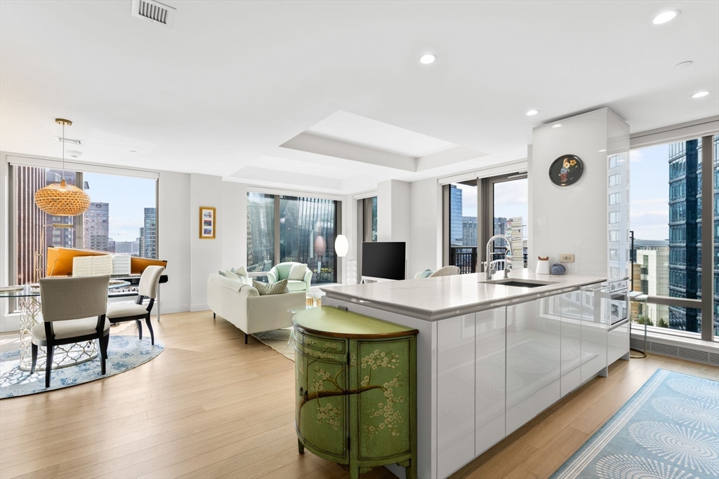 135 Seaport Blvd #1020
