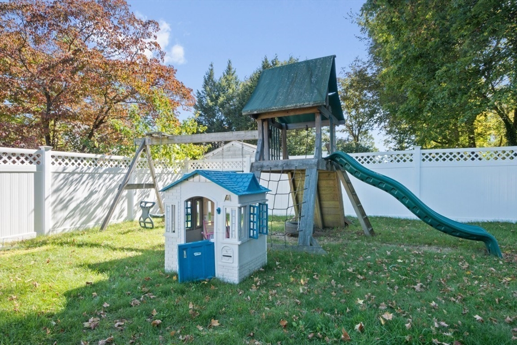 48 Cordis St Wakefield, MA 01880