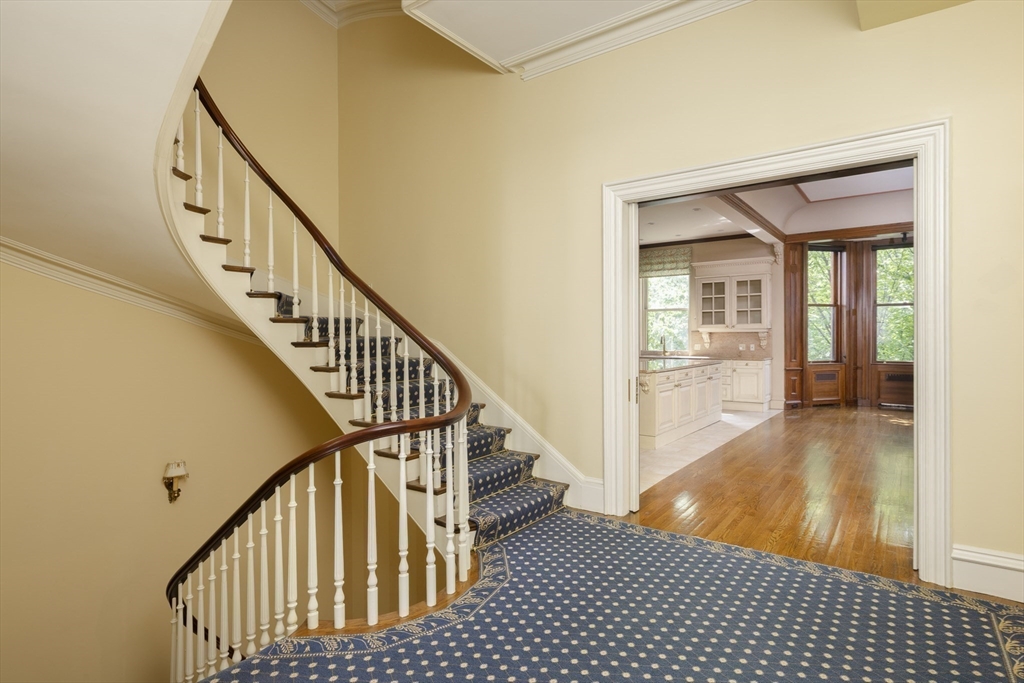 129 Commonwealth Ave Boston, MA 02116