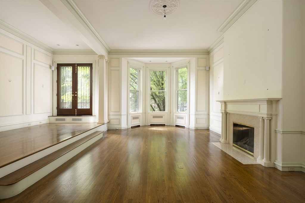 129 Commonwealth Ave Boston, MA 02116