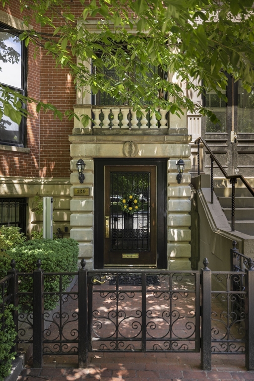 129 Commonwealth Ave Boston, MA 02116