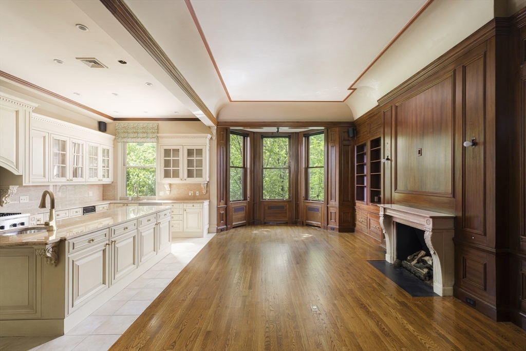 129 Commonwealth Ave Boston, MA 02116