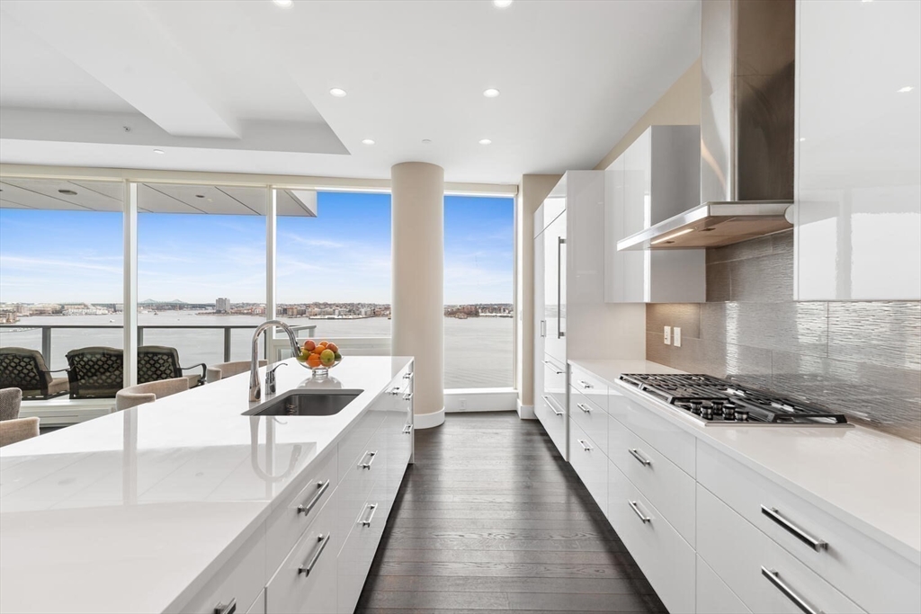 50 Liberty Dr #10K Boston, MA 02210