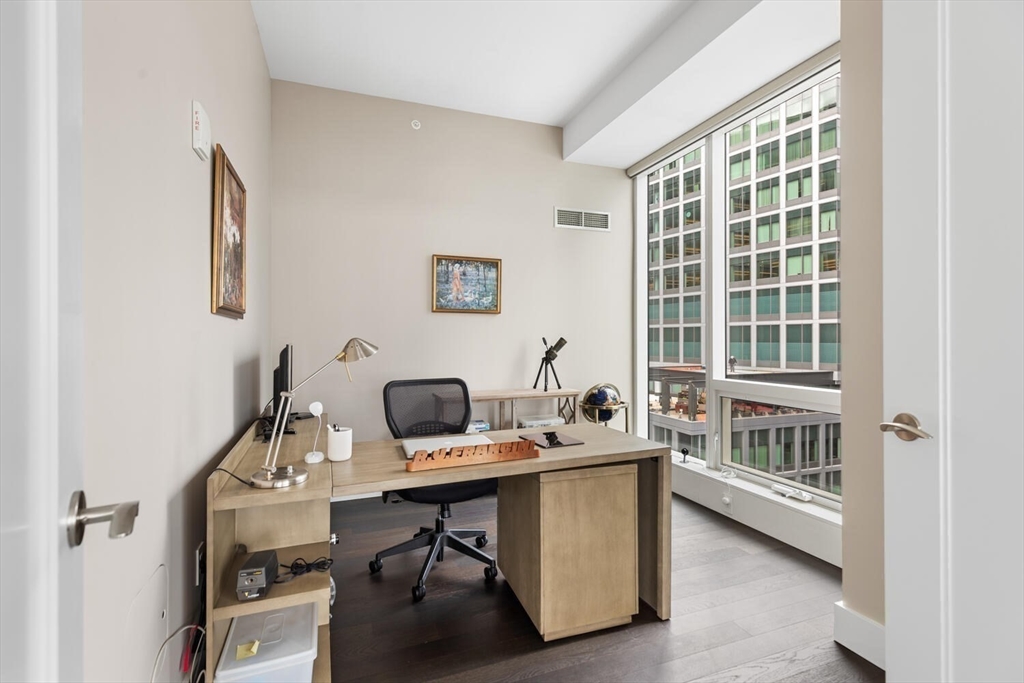 50 Liberty Dr #10K Boston, MA 02210