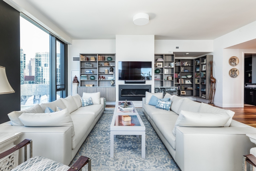 300 Pier 4th Blvd #PHM Boston, MA 02210 300 Pier 4th Blvd #PHM Boston, MA 02210