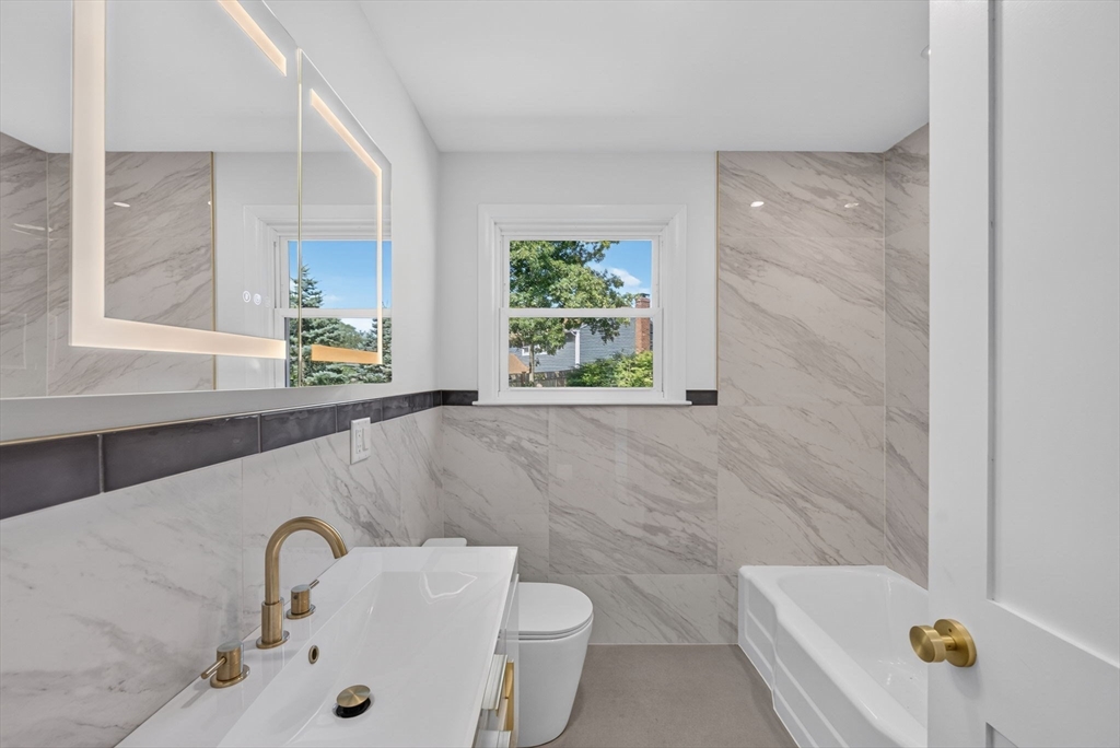 8 Everett St Wakefield, MA 01880