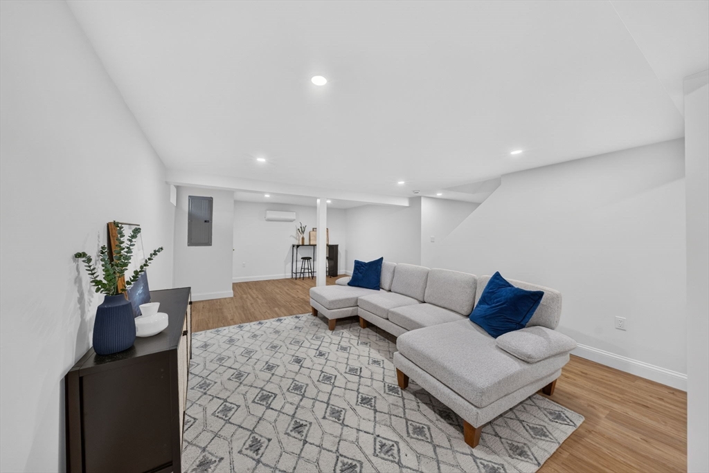 8 Everett St Wakefield, MA 01880