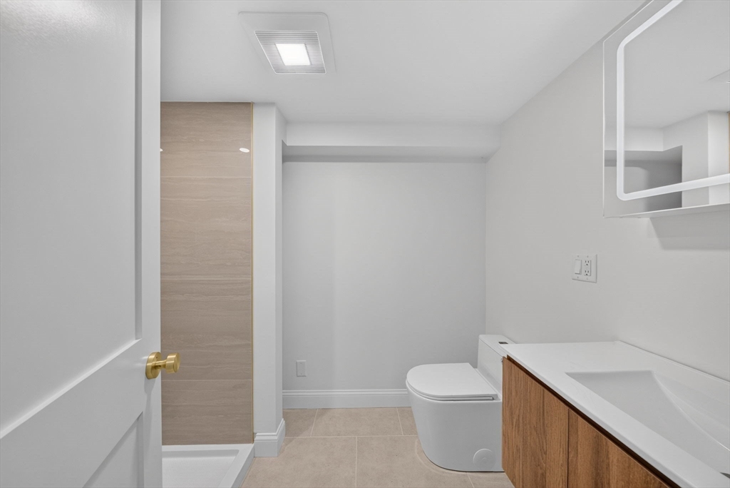 8 Everett St Wakefield, MA 01880